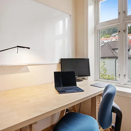 Spacious 3-bedroom For 8 By Bryggen Appartamento Bergen