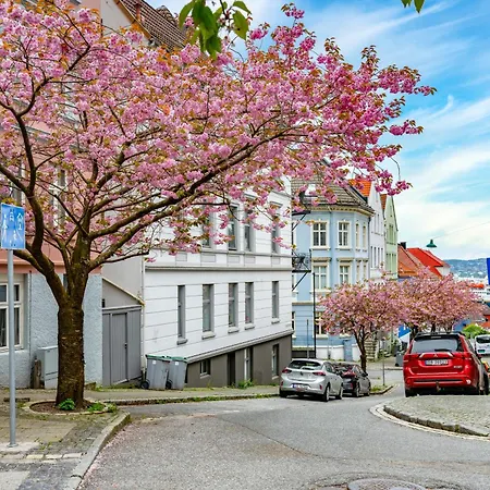 Spacious 3-bedroom For 8 By Bryggen شقة